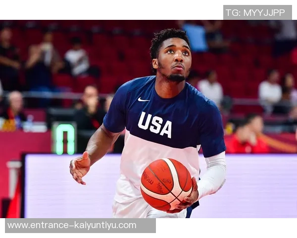 多诺万米切尔带领球队奋勇争先展现篮球天赋与领导力